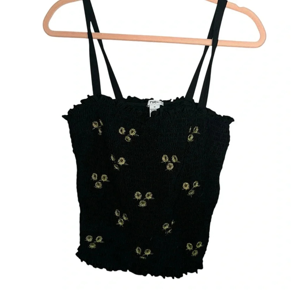 Rue21 soft floral crop top (F16)